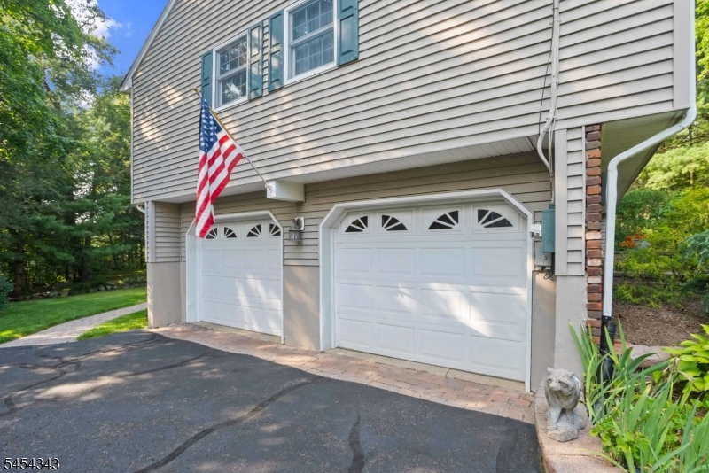 109 Vreeland Rd