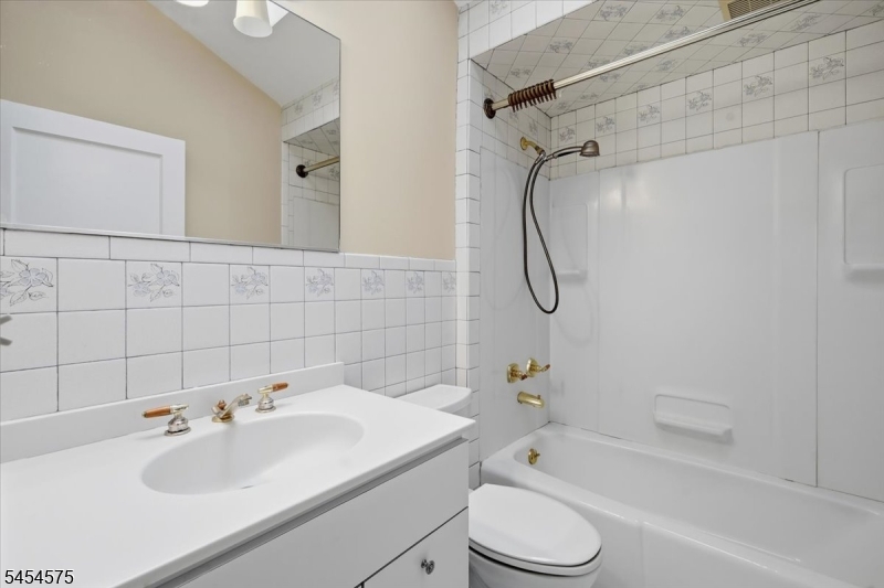 27 Inwood Rd