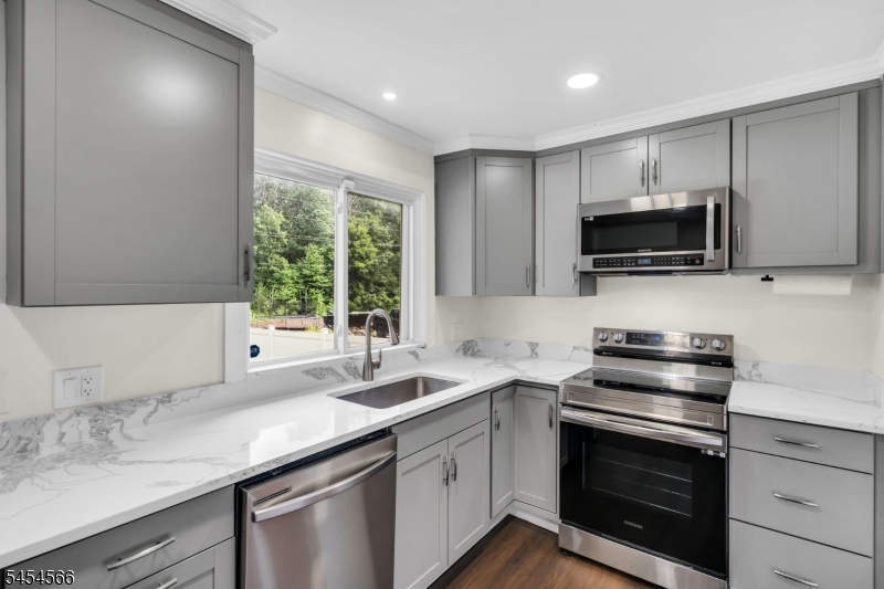 7 Birchwood Dr