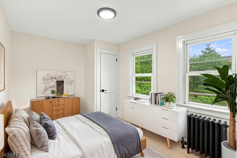 64 E Almira St