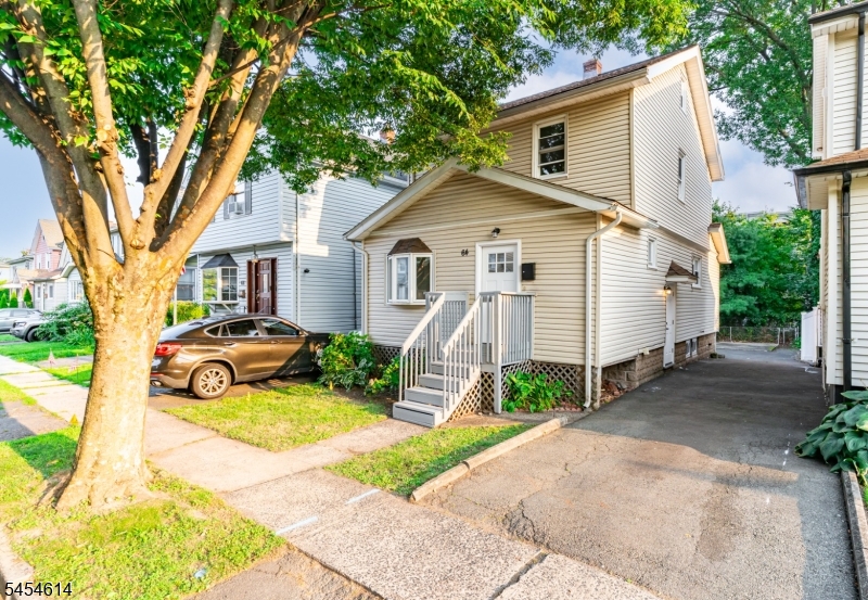 64 E Almira St