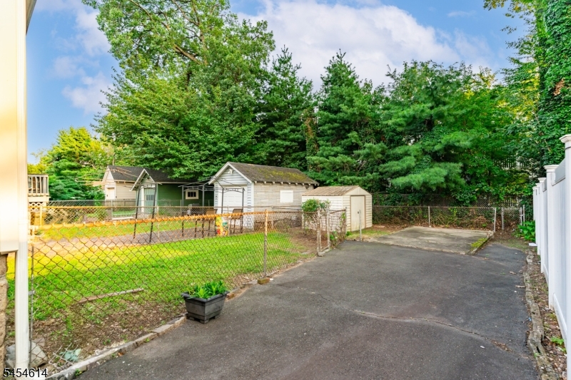64 E Almira St