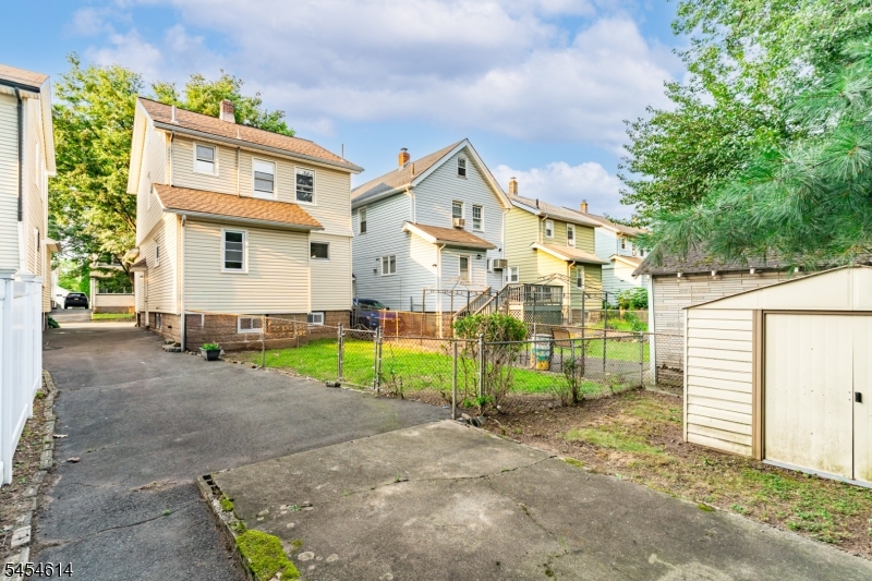 64 E Almira St