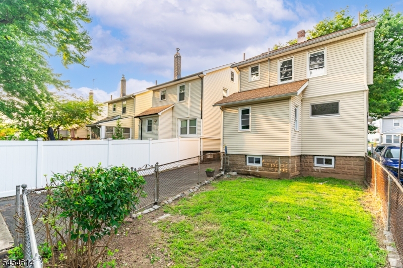 64 E Almira St