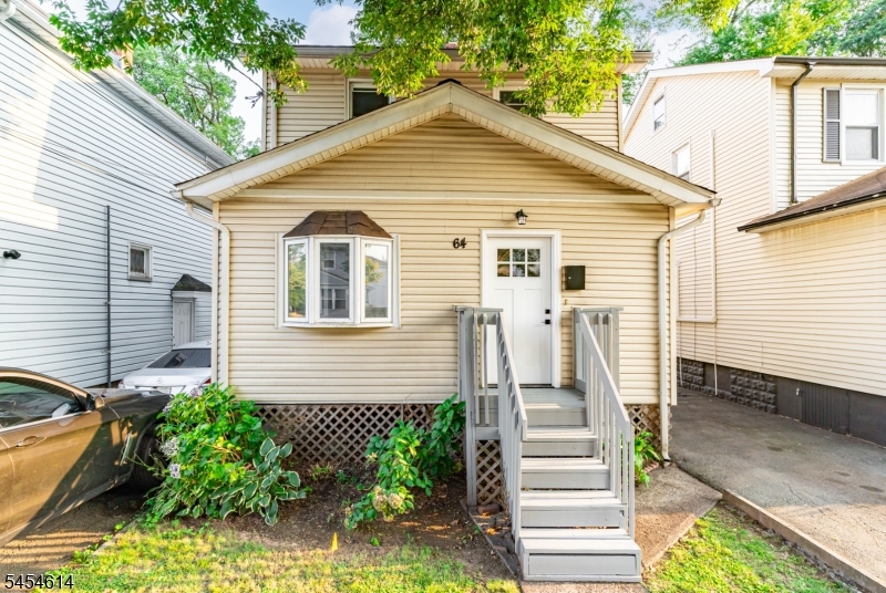 64 E Almira St