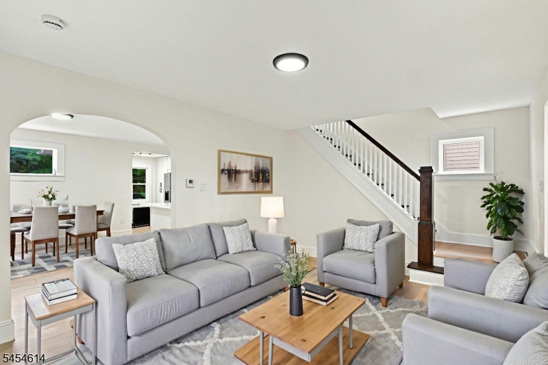 64 E Almira St