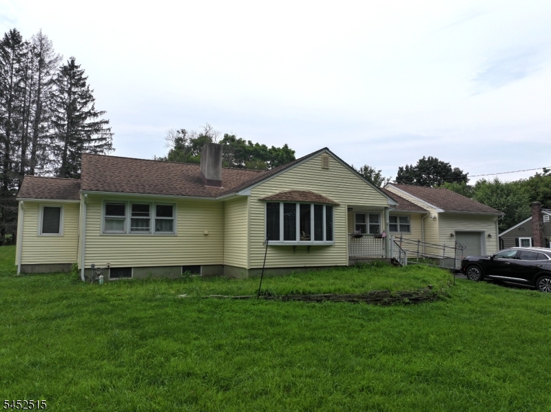 16 Lloyd Ave