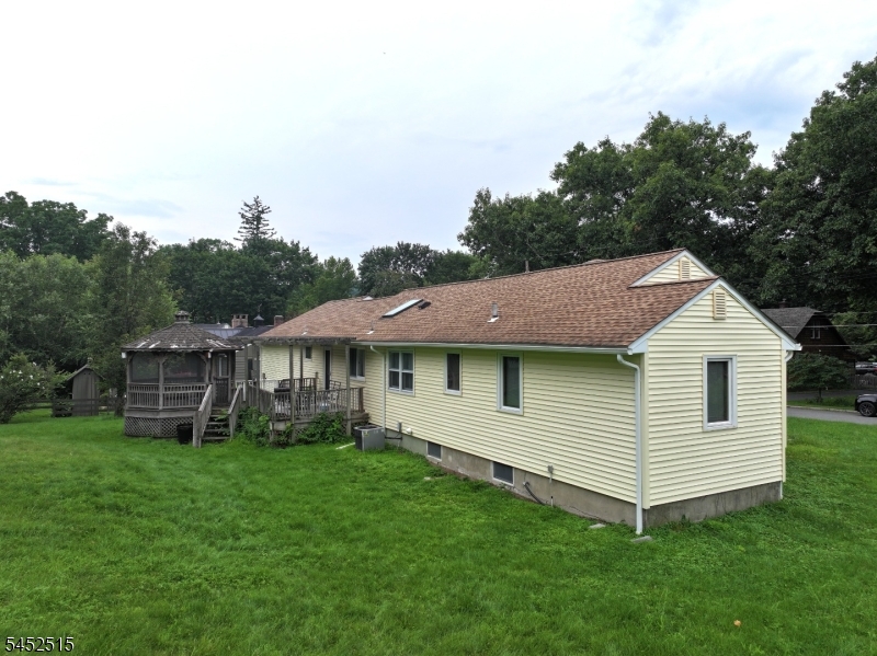 16 Lloyd Ave
