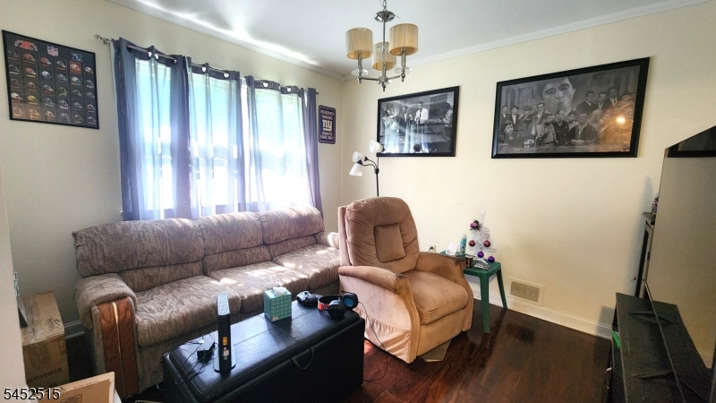 16 Lloyd Ave