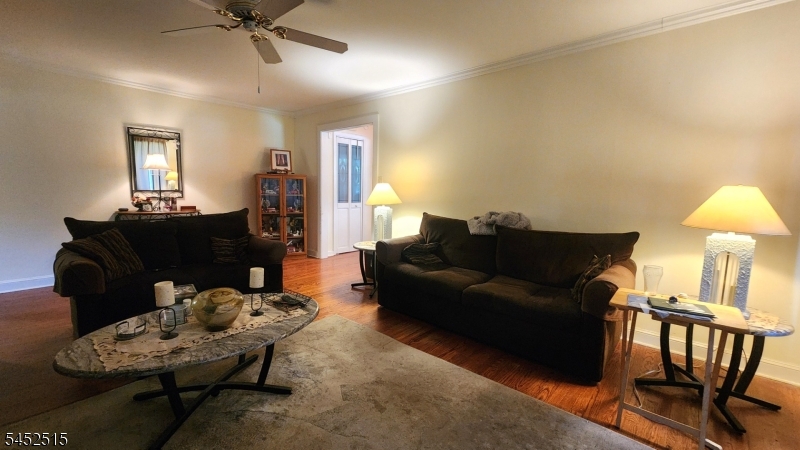 16 Lloyd Ave