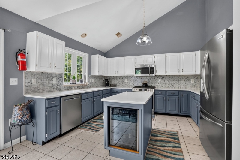 33 Summit Rd