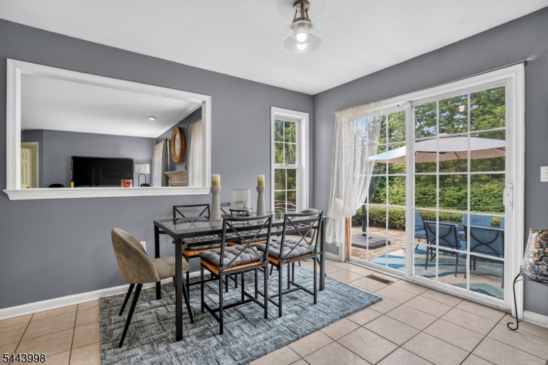33 Summit Rd