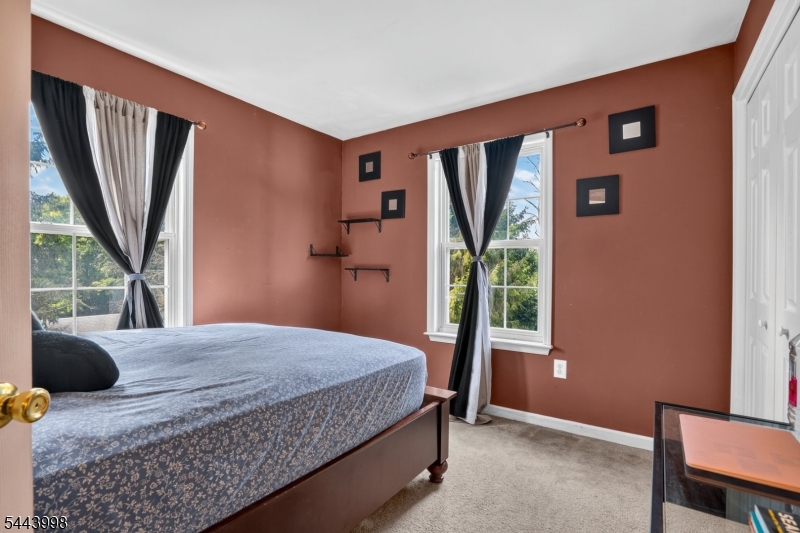 33 Summit Rd