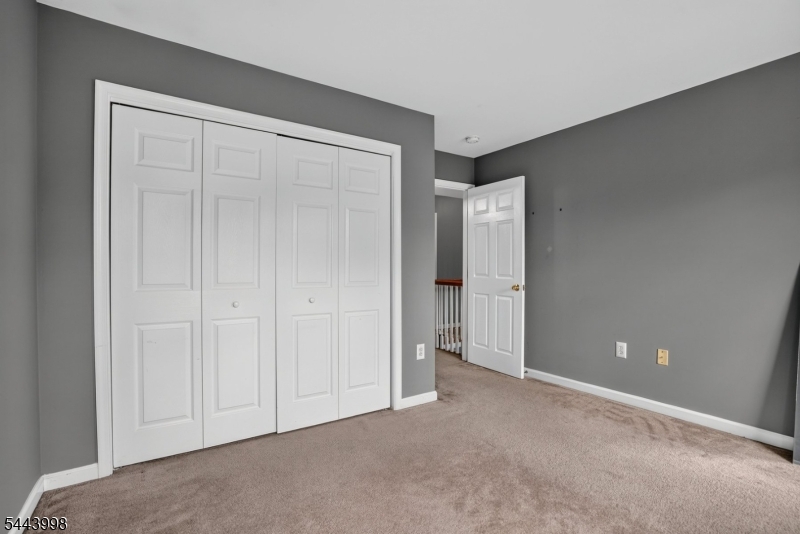 33 Summit Rd