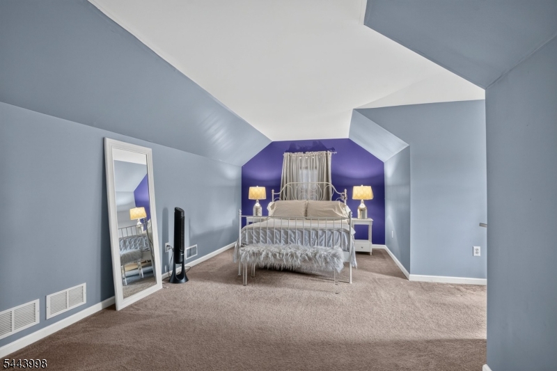 33 Summit Rd