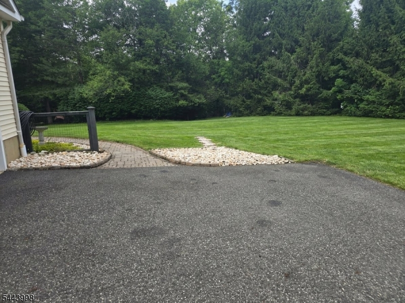 33 Summit Rd