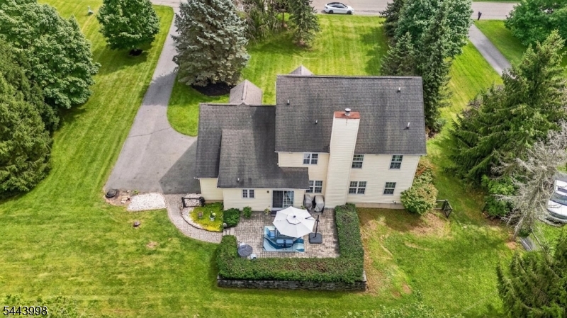 33 Summit Rd