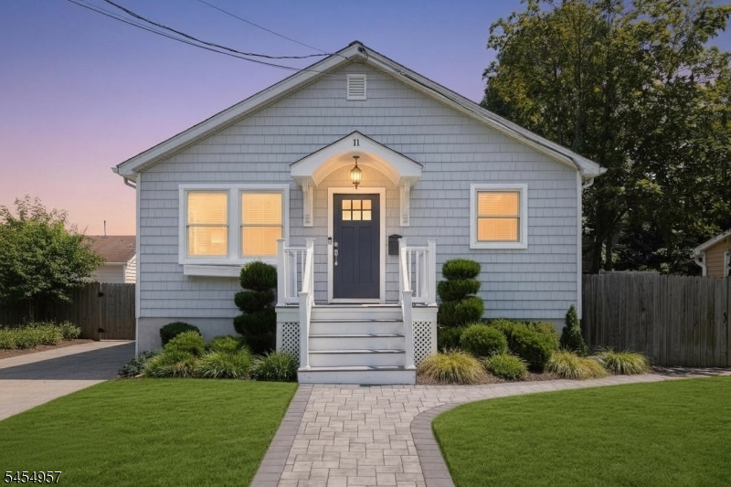 11 Leighton Ave