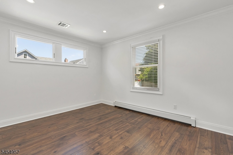 11 Leighton Ave