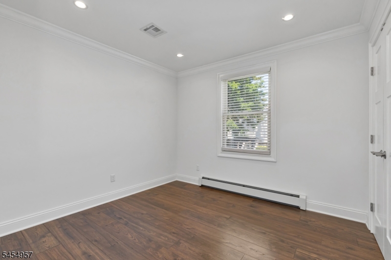 11 Leighton Ave