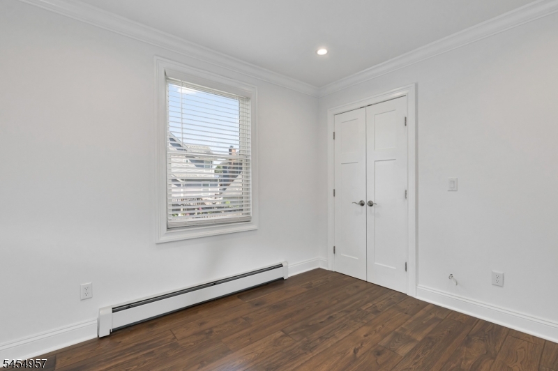 11 Leighton Ave