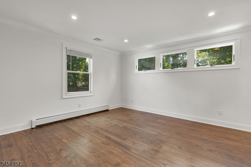 11 Leighton Ave
