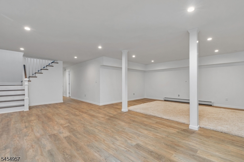 11 Leighton Ave