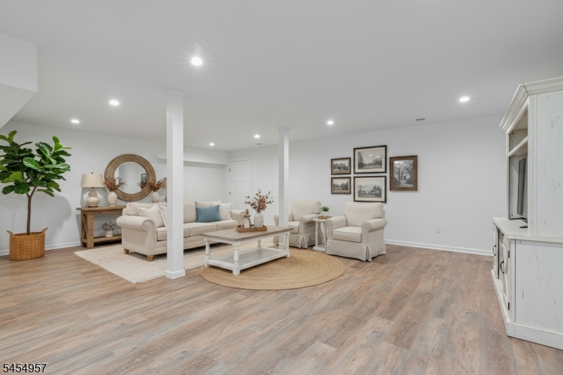 11 Leighton Ave