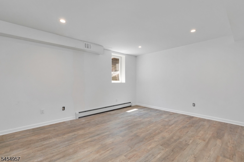 11 Leighton Ave