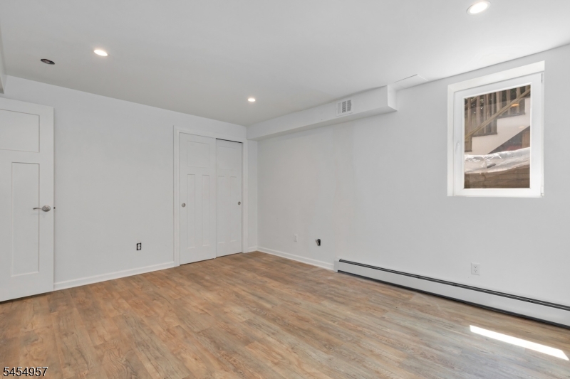 11 Leighton Ave
