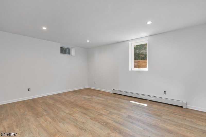 11 Leighton Ave