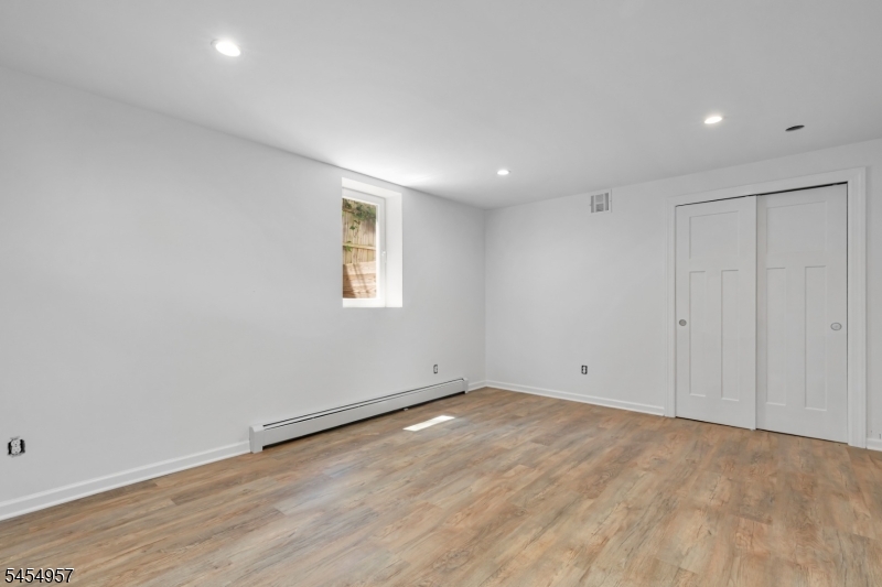 11 Leighton Ave