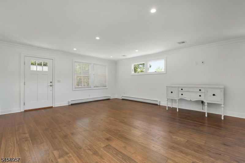 11 Leighton Ave