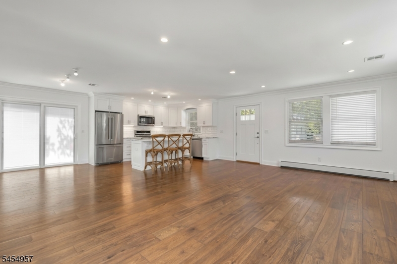 11 Leighton Ave