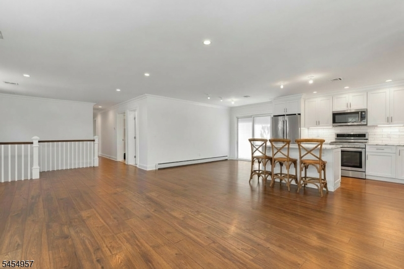 11 Leighton Ave