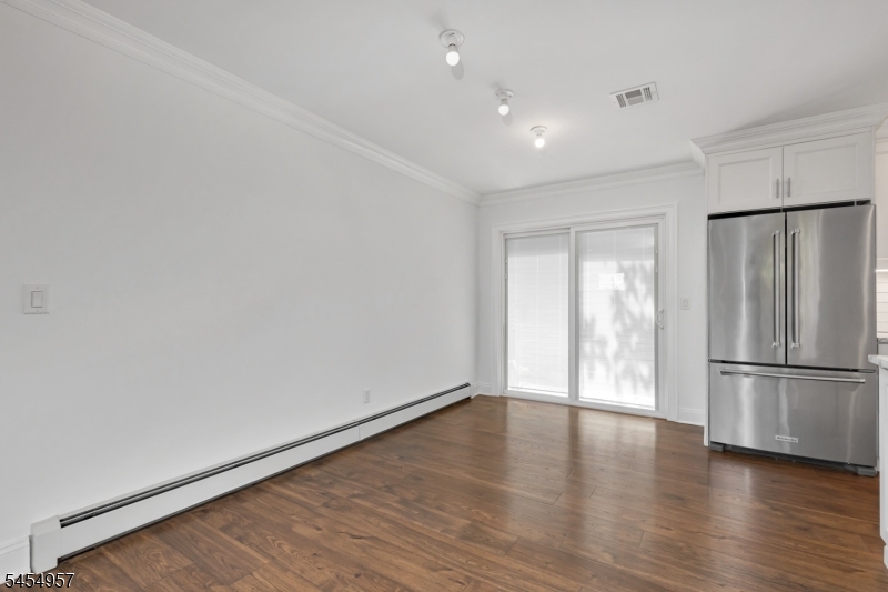 11 Leighton Ave