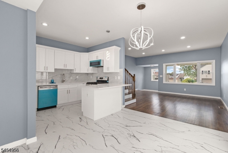 48 Farmingdale Rd
