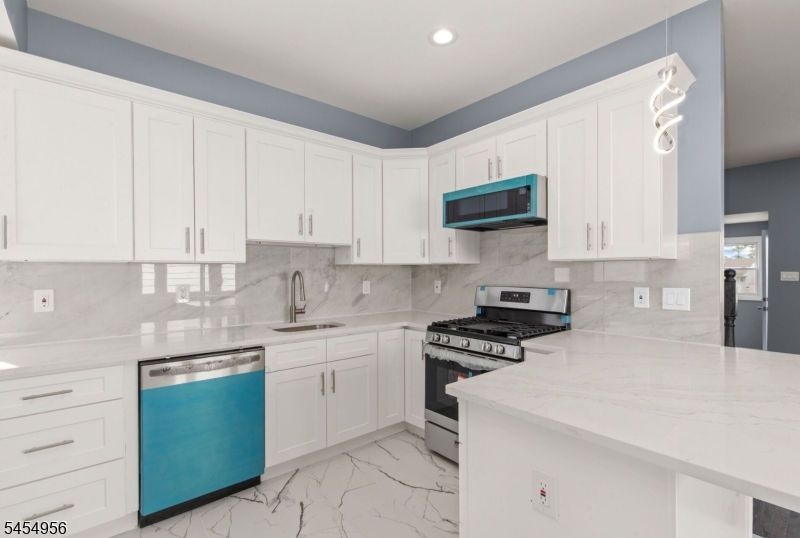48 Farmingdale Rd