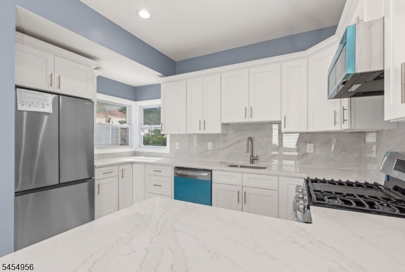 48 Farmingdale Rd