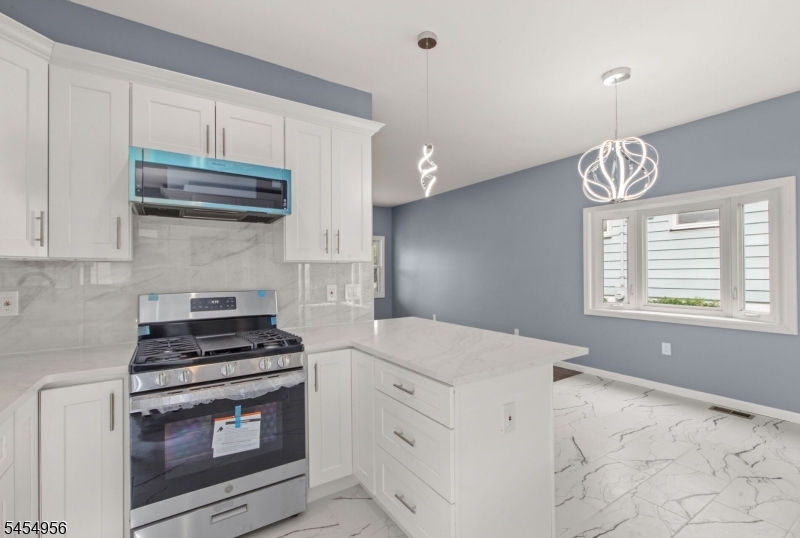 48 Farmingdale Rd