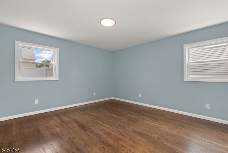 48 Farmingdale Rd