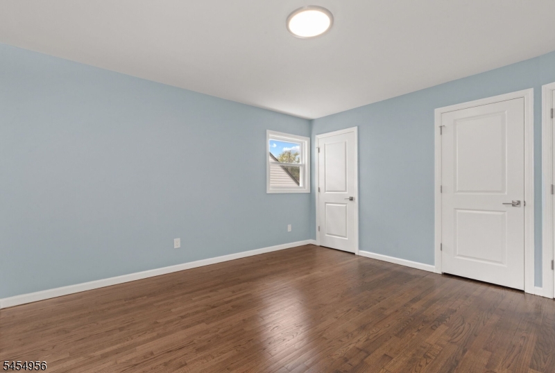 48 Farmingdale Rd