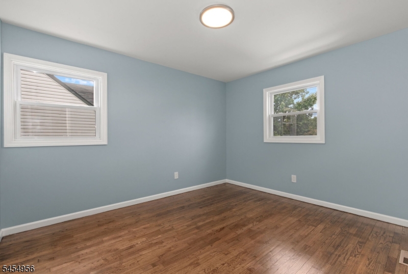 48 Farmingdale Rd