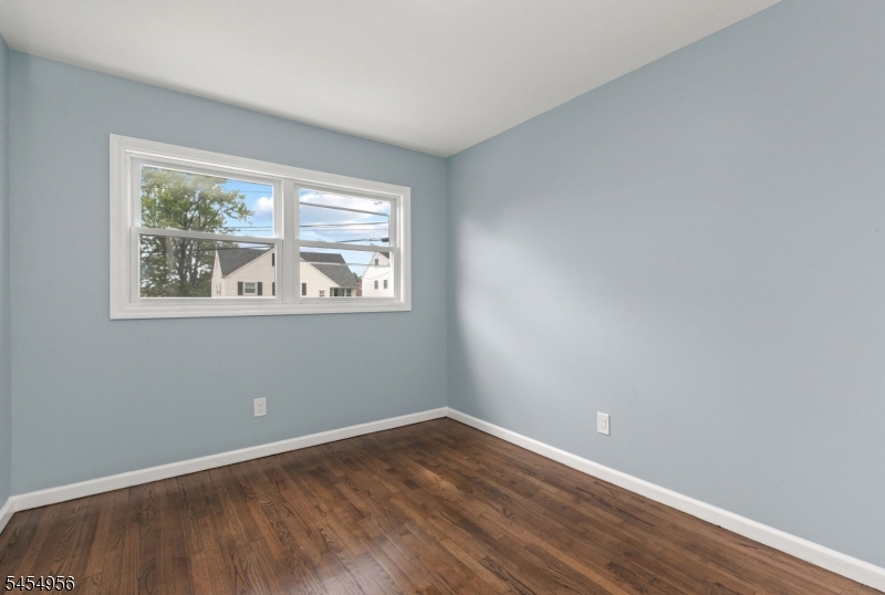 48 Farmingdale Rd