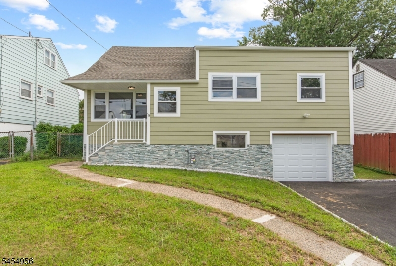 48 Farmingdale Rd