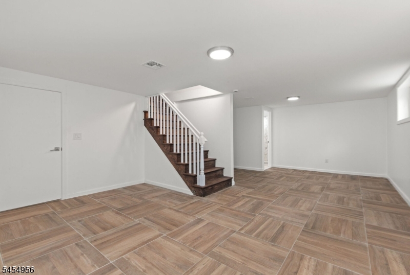 48 Farmingdale Rd