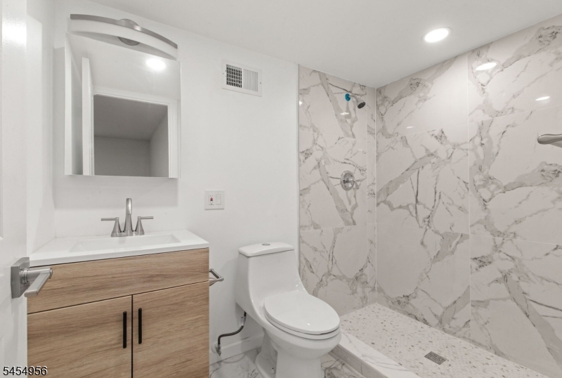 48 Farmingdale Rd