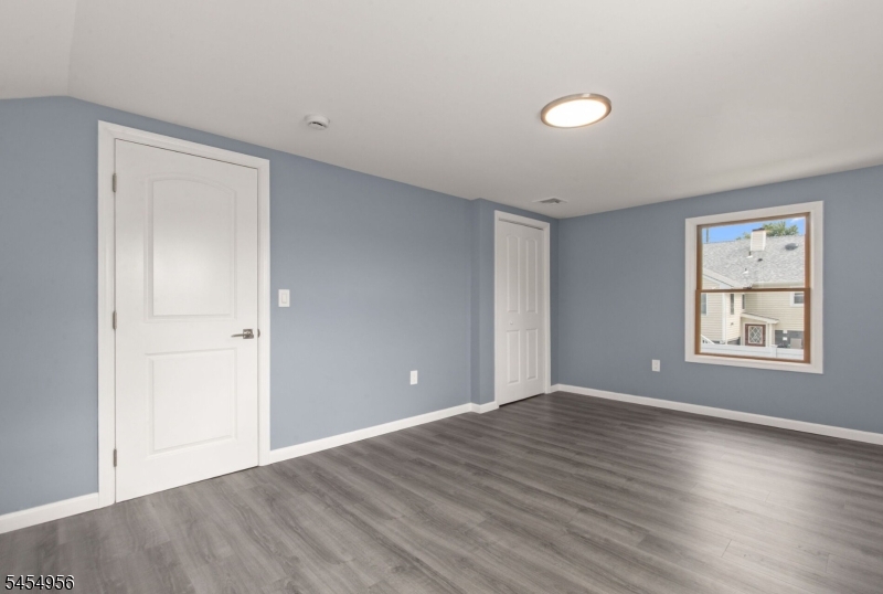 48 Farmingdale Rd