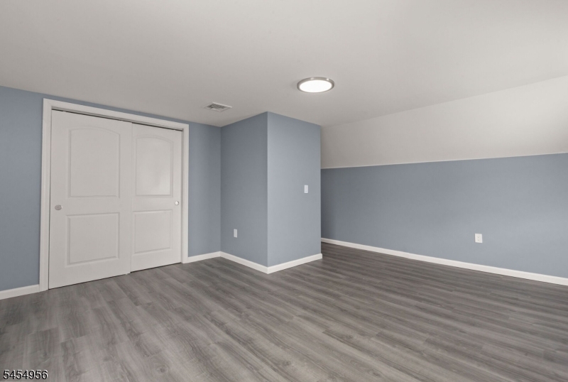 48 Farmingdale Rd