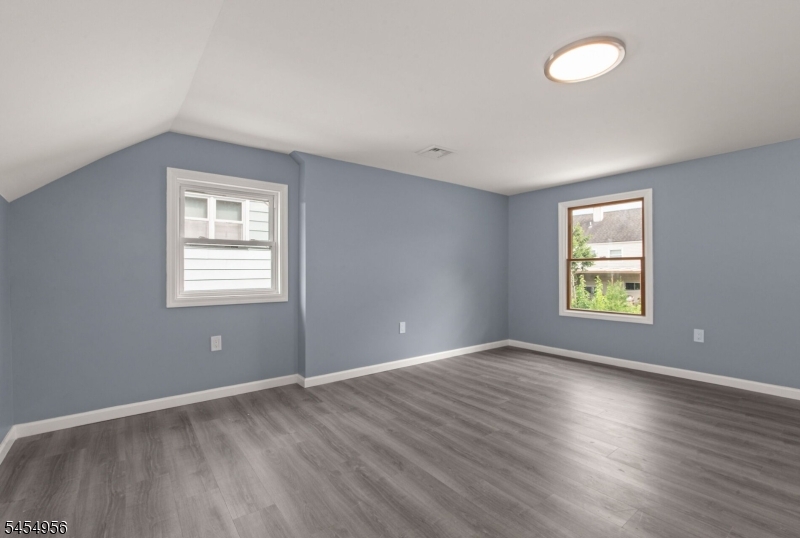 48 Farmingdale Rd